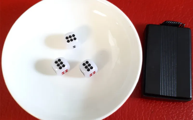 Lối chơi tài xỉu đơn giản nhưng hấp dẫn với xúc xắc và bàn cược